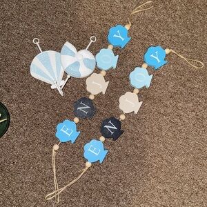 2 Hanging wall seashells 2 hand towel seashell hook